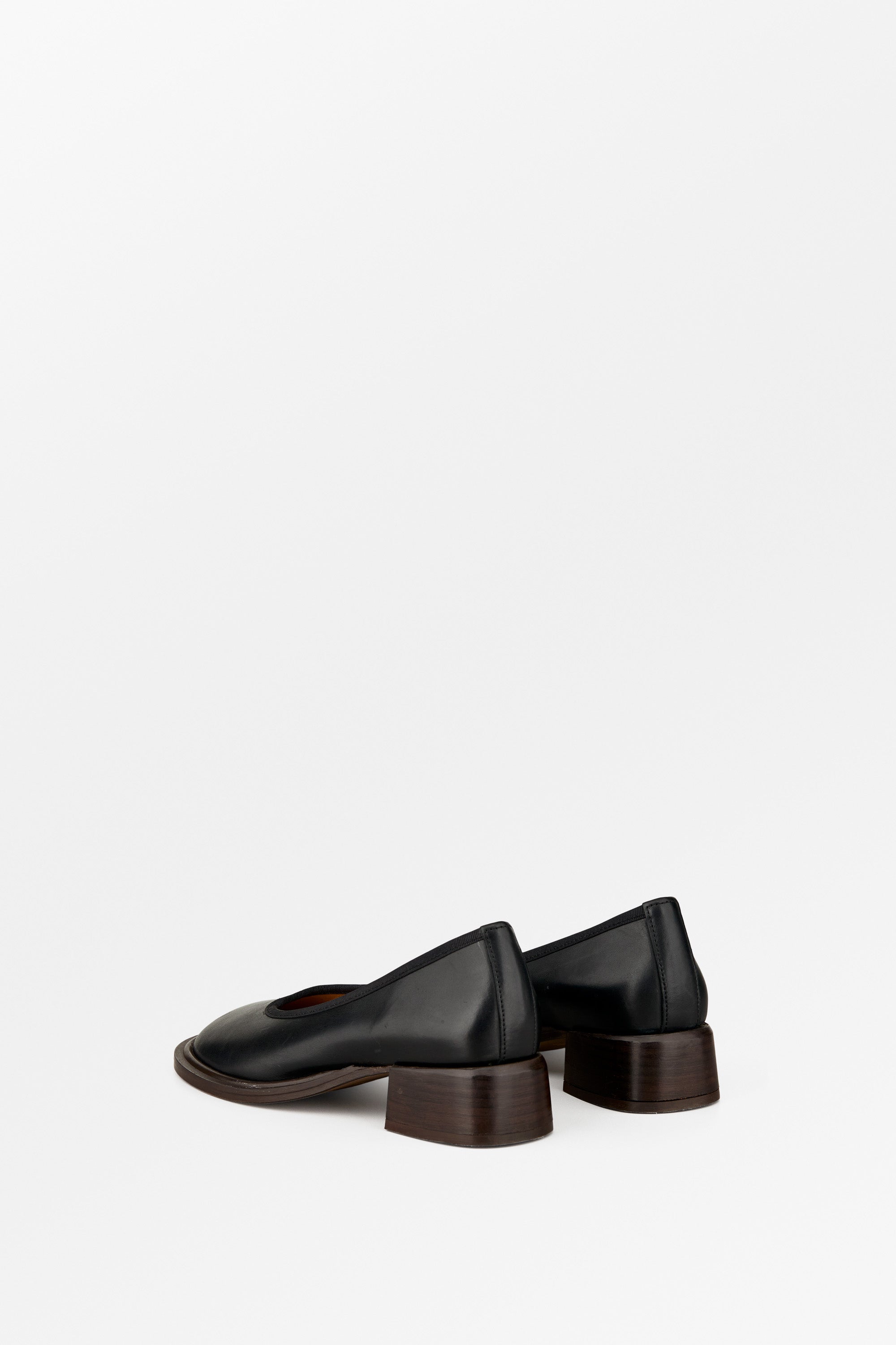 MKDT Studio Alaia Leather Shoes BLACK